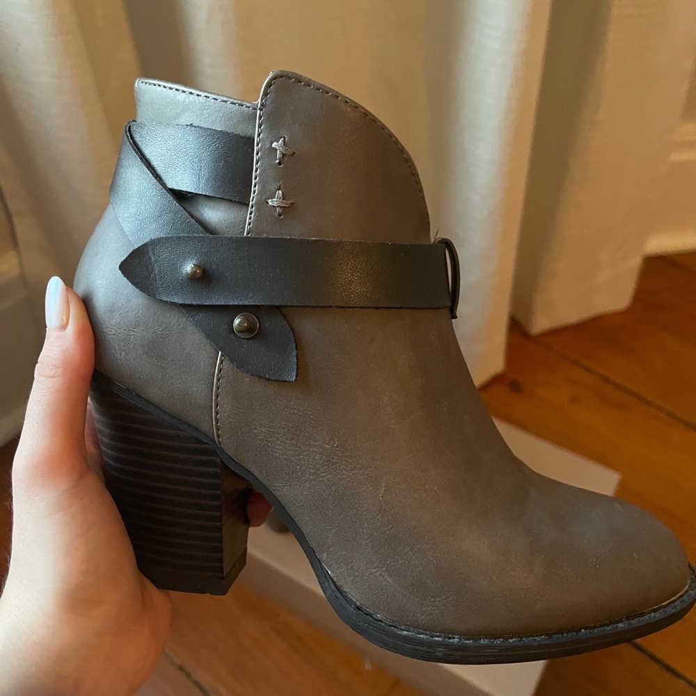 XOXO Grey booties